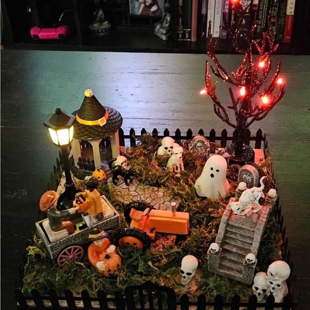 New Target Halloween Pumpkin Tray with fence Orange and Tan Staging Tray - Picture 3 of 3